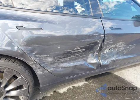 2022 Tesla Model 3 Performance Dual Motor All-Wheel Drive z USA, uszkodzony, nr VIN 5YJ3E1EC5NF339286